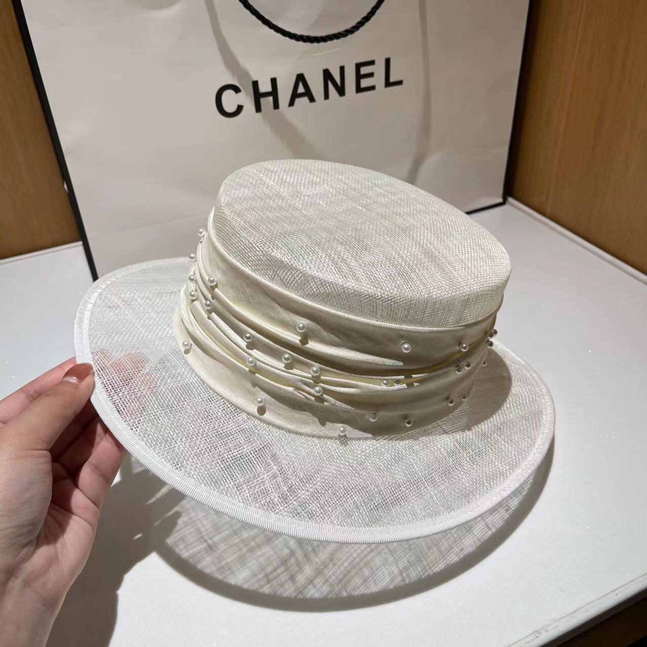 French Elegant Pearl Yarn Flat-top Cap