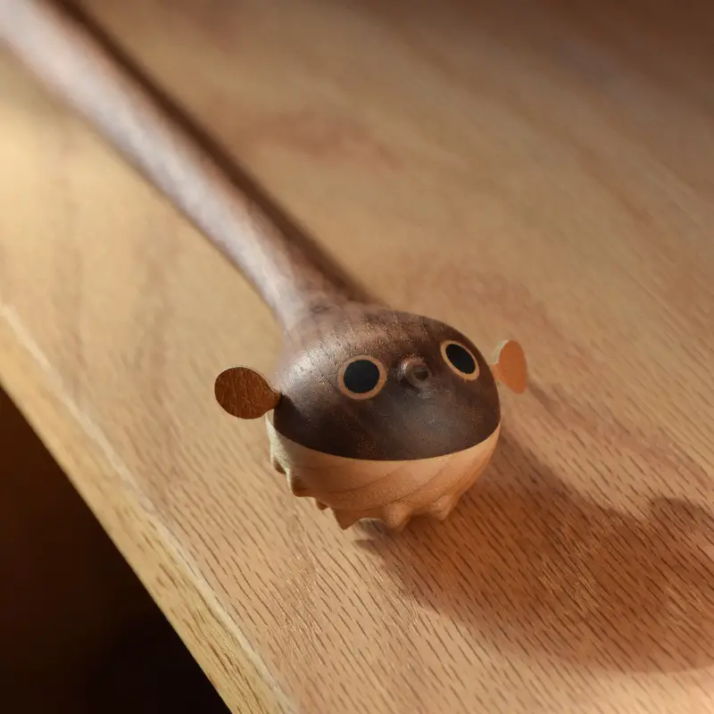 Cute Itchy Scratching Solid Wood Stick