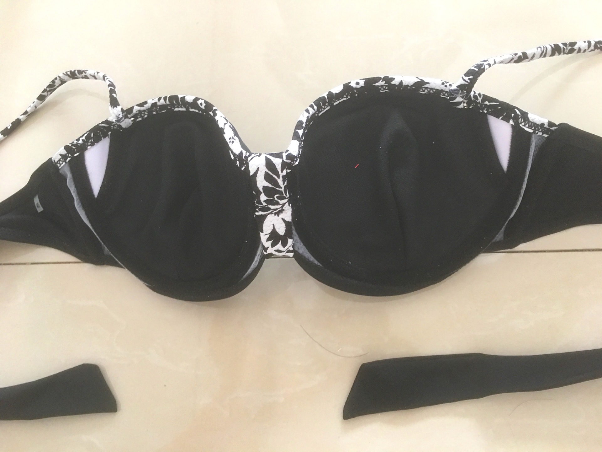 Title 5, Sexy Bikini met Contrastkleurige Stiksels, Gekr...