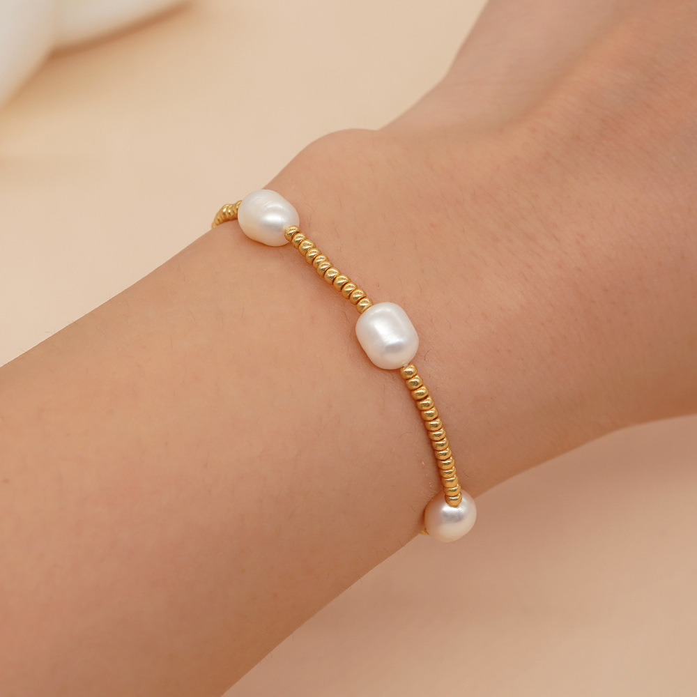 Affordable Luxury Pearl Bracelet A Chic Woven Gold-bead Accessory To Elevate Your Look