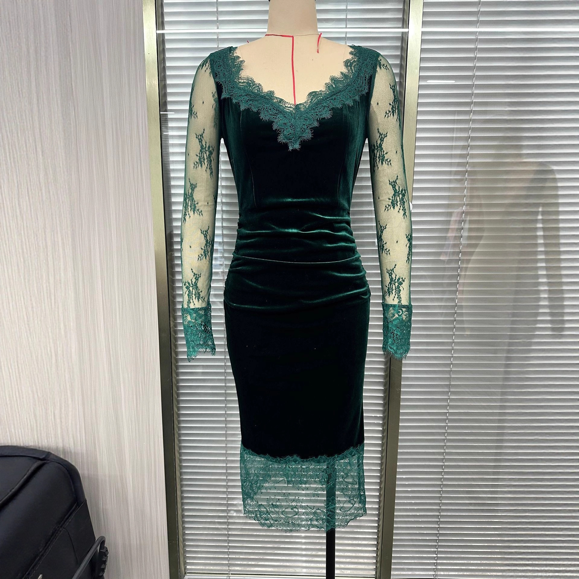 Elegant Long-sleeve Waist-cinching Dress