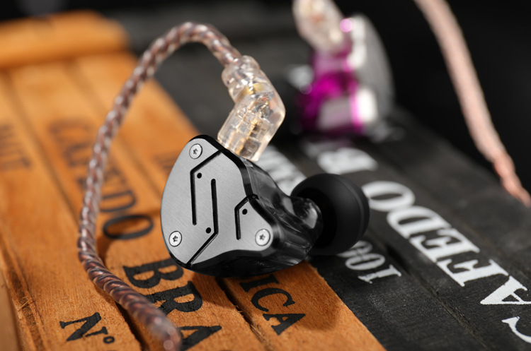 Can Changeover In-ear Headphones - Image 9