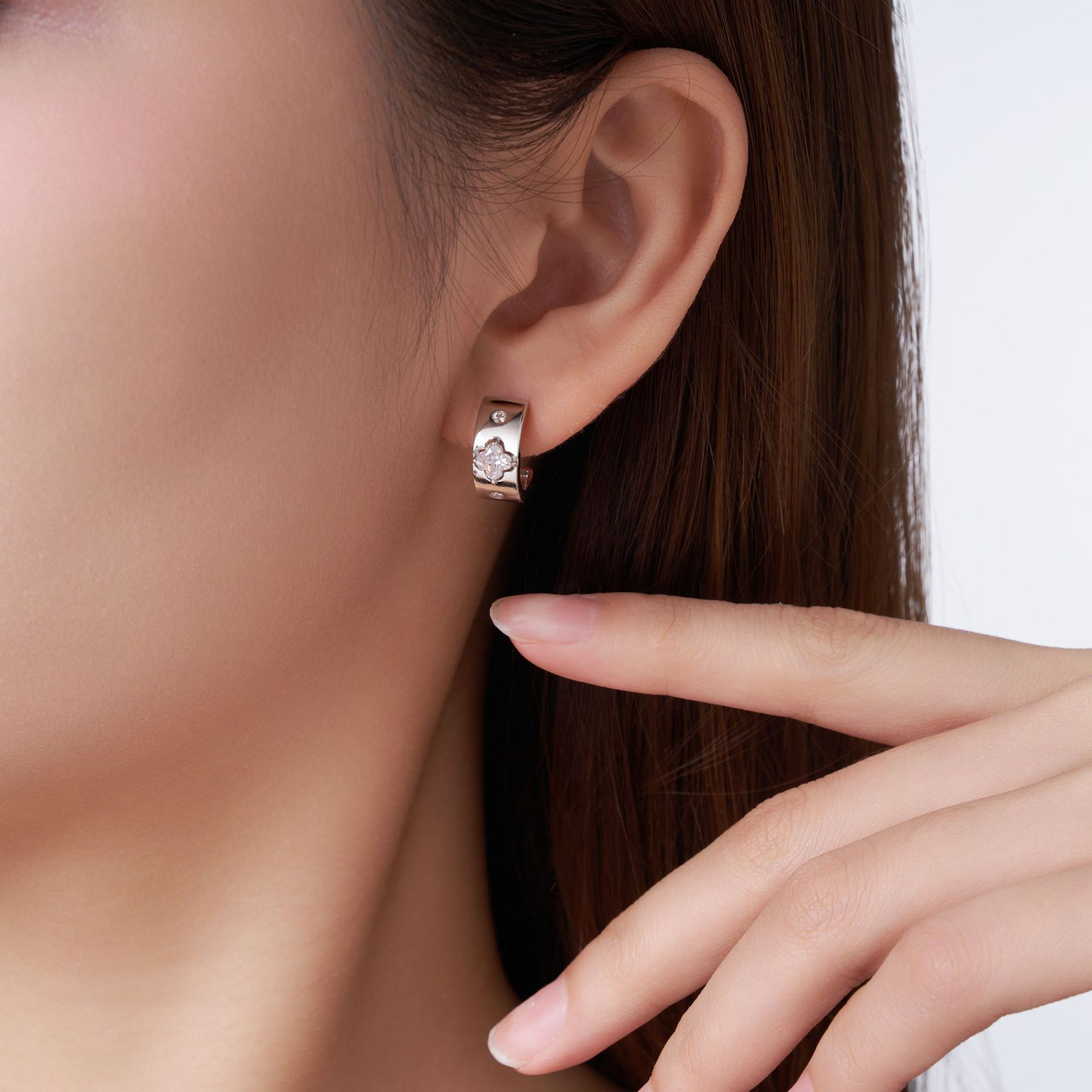 S925 Silver Moissanite Cross-Border Sterling Silver Flower Earrings With A Light Luxury