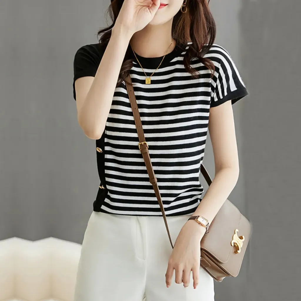 Round Neck Black And White Striped T-shirt For Women - Black
