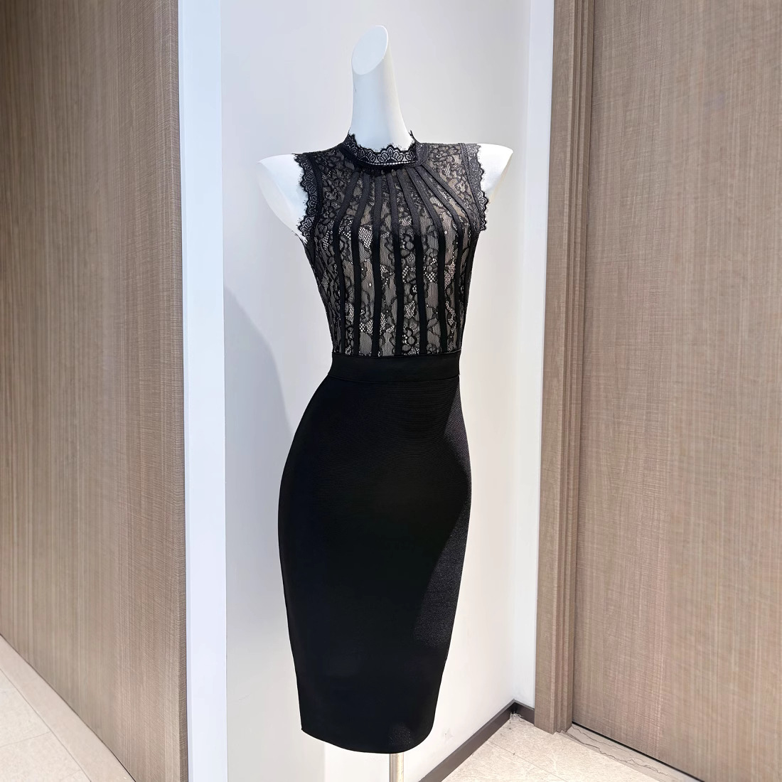 Black And White Lace Bodycon Sheath Dress