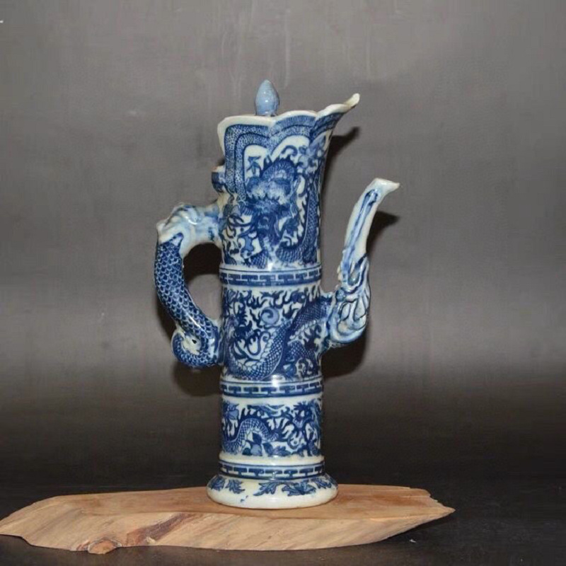 Blue-and-white Dragon-pattern Bamboo-section Wine Pot