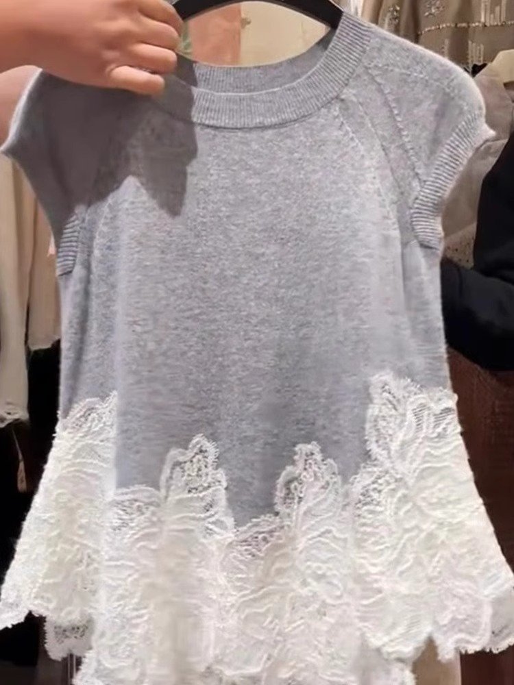 Contrast-color Lace-trimmed Hem Drop-shoulder Knit Top 15 a7351bbd 2dbe 4280 b37a e6e1db343c6b