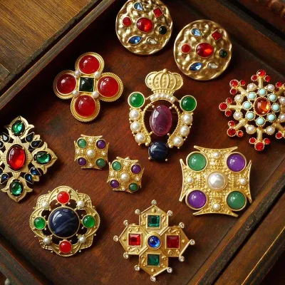 Retro Court Baroque Vintage Brooch Middle Ancient