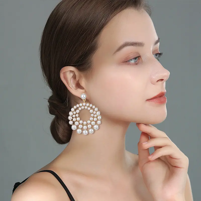 Electroplated Geometric Hollow Pearl Earrings