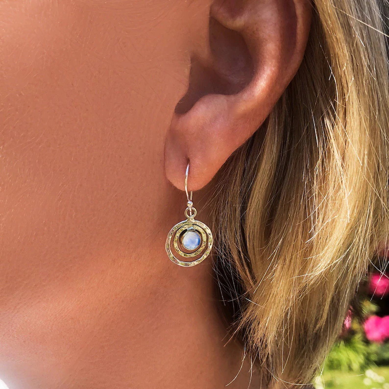 New Fashion Retro Toroidal Three-Dimensional Hollow Emerald Earrings