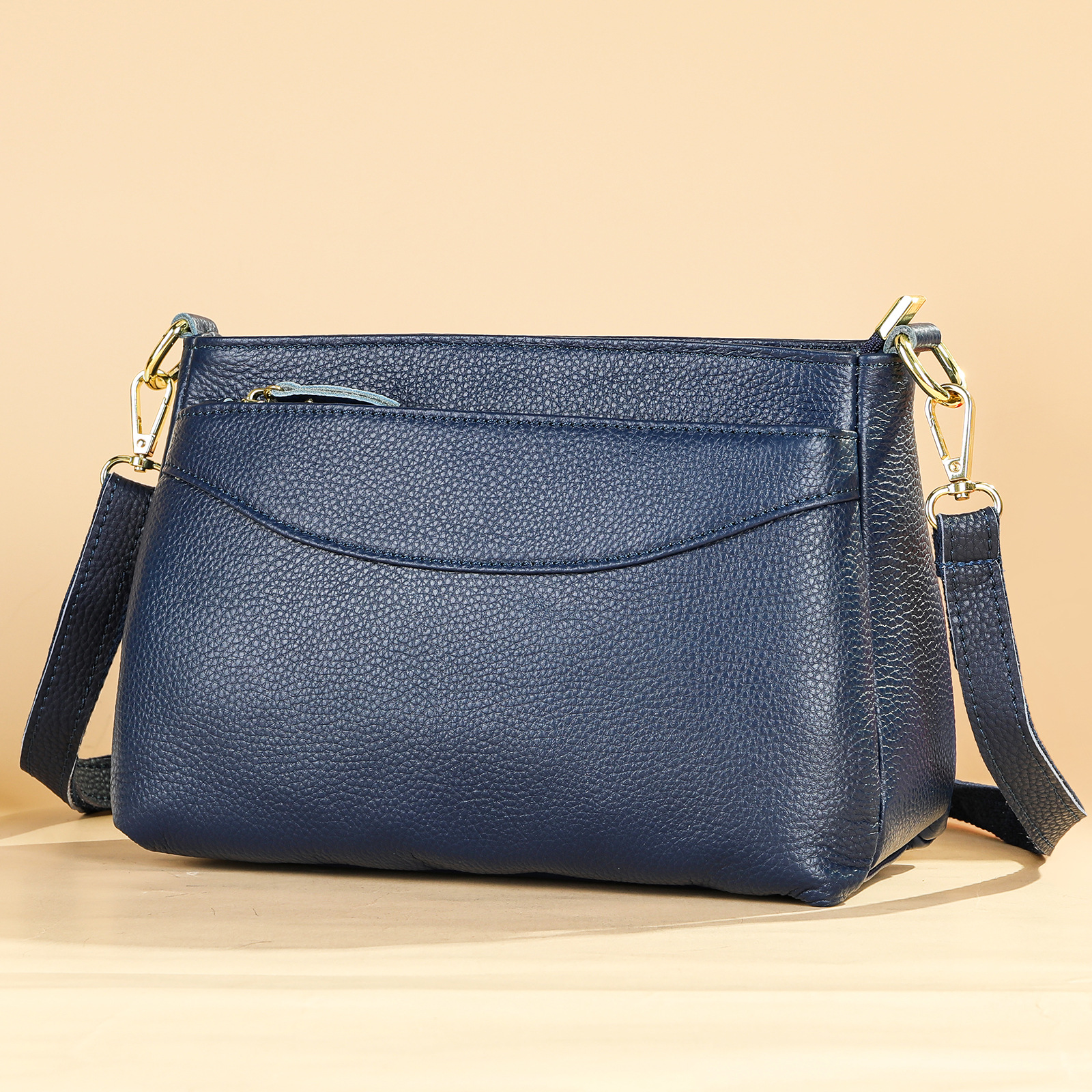 Womens Fashionable Casual Crossbody Bag Made Of Full-Grain Leather