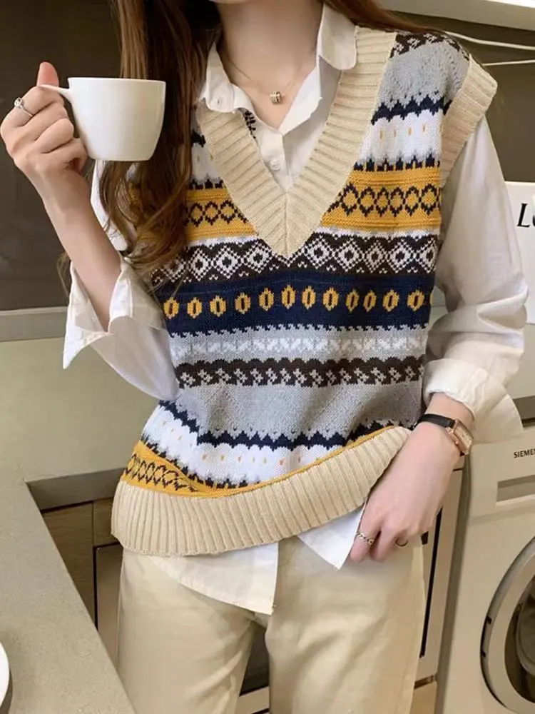 Retro V-neck Rhombus Vest Women's Knitted Jacquard Sleeveless Sweater - Apricot Vest