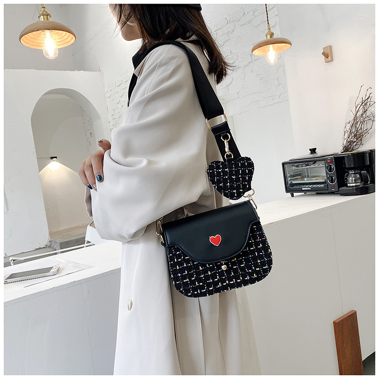 Title 4, All-match woolen woven one-shoulder wide bag sm...