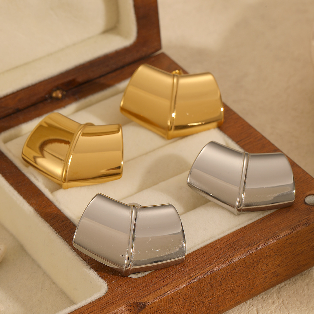 Geometry Stainless Steel Studs Niche