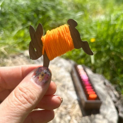 Wooden animal spool suit ornaments (rabbit with box without