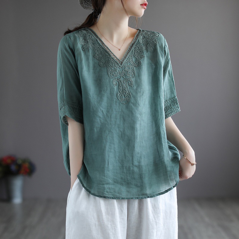 Retro Cotton Embroidered V-neck Short-sleeved T-shirt. Product information: Color: green, white, pink, dark blue Size: M,L,XL,2XL,3XL Style type: ethnic style retro Lining ingredients: Flax Fabric name: cotton and linen Craft: embroidery/embroidery Size: 