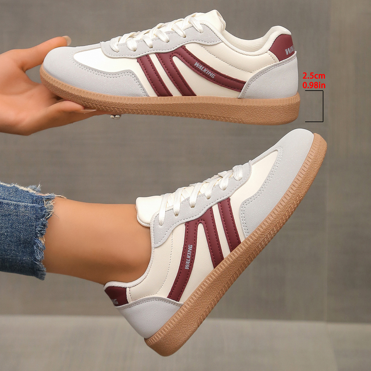 Lace-up low-top sneakers Black colorway – women's training shoes casual everyday fashion