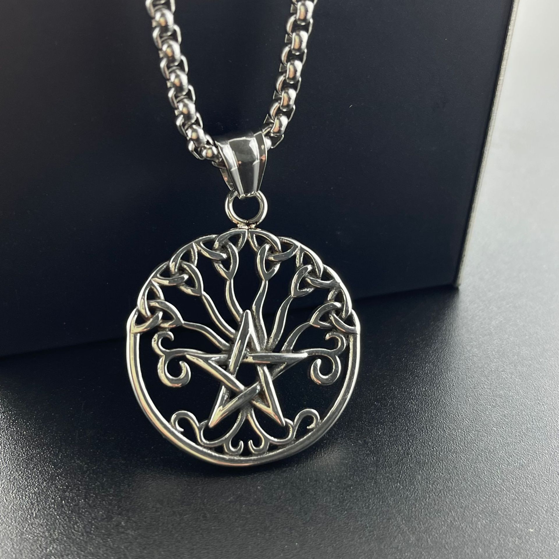 Fashion Popular Ornament Hollow Pentagram Pendant Punk Hip Hop Casting Necklace