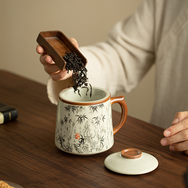 كوب مياه منزلي بفلتر وغطاء بتصميم فريد