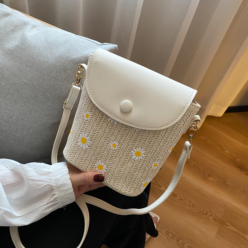 Womens Stylish Raffia Straw Shoulder Bag With Pleated Details