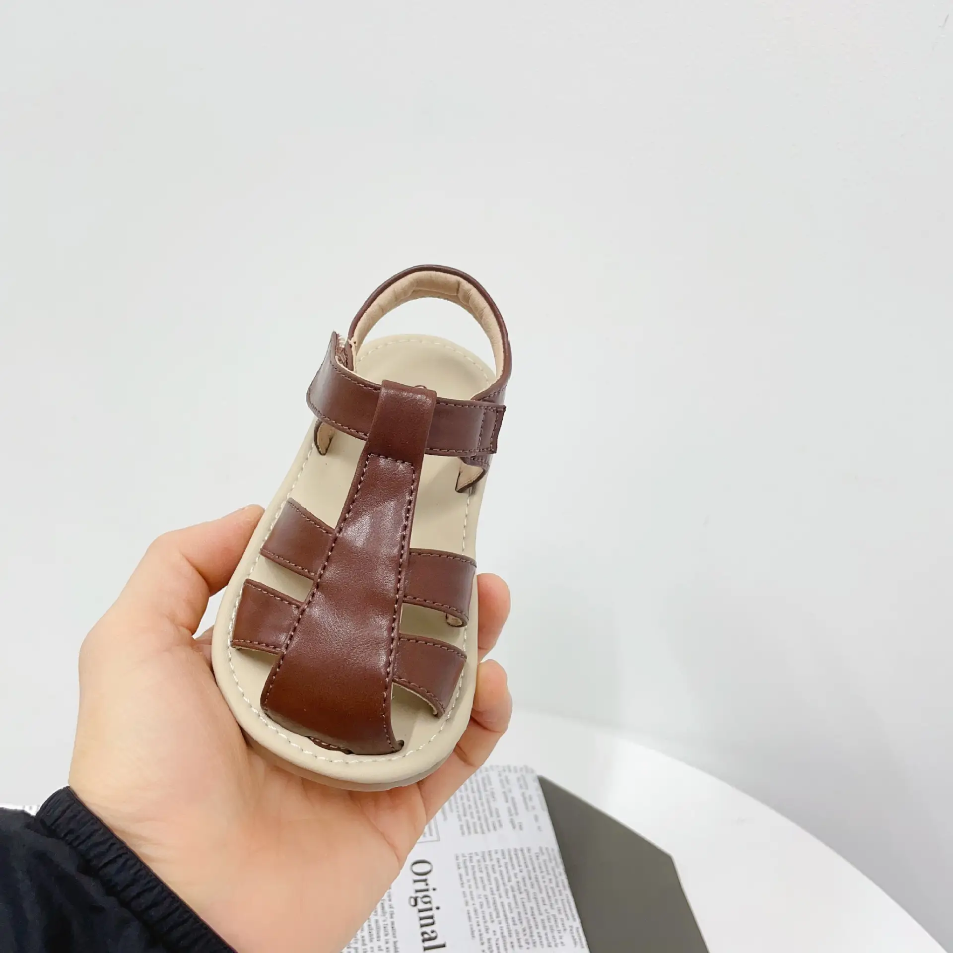 Simple Solid Color Closed Toe Anti-kick Hollow Bird's Nest Sandal