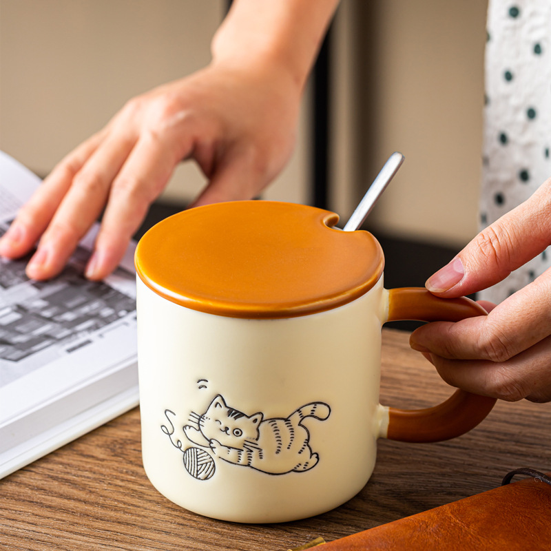 Title 8, Taza de cerámica con estampado de gatos pintado...