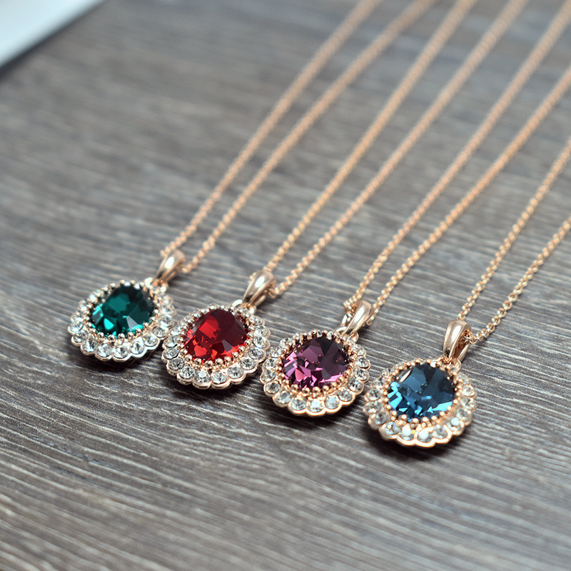 Elegant design of Oval Color Short Clavicle Necklace