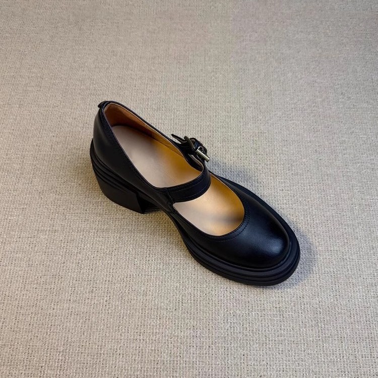 Round-Toe Mary Jane Heels, picture 3 of 4