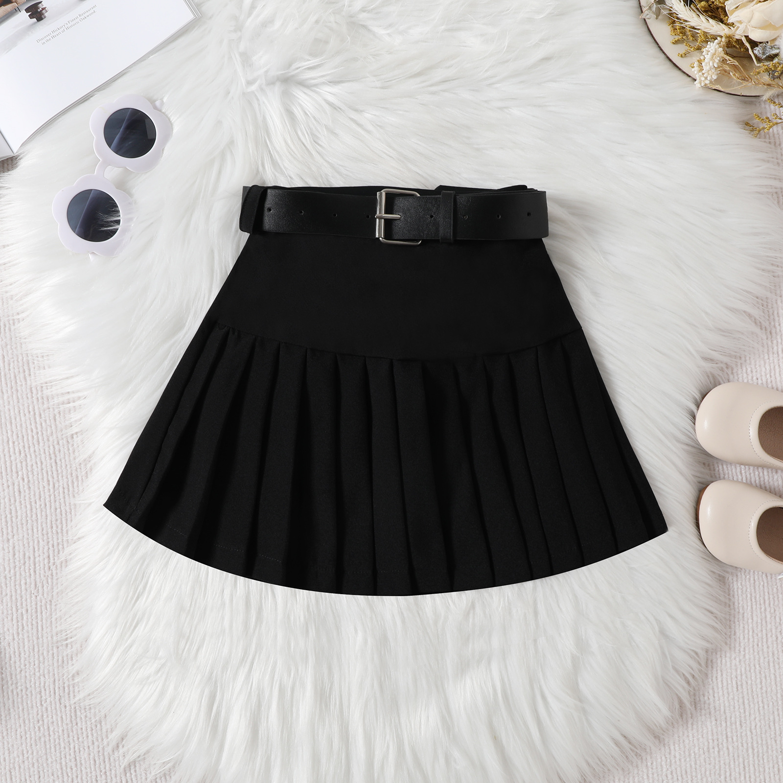 Girls' Fashionable V-neck Solid Color Single-breasted Vest Top Pleated Skirt Belt Three-piece Set - Image 2
