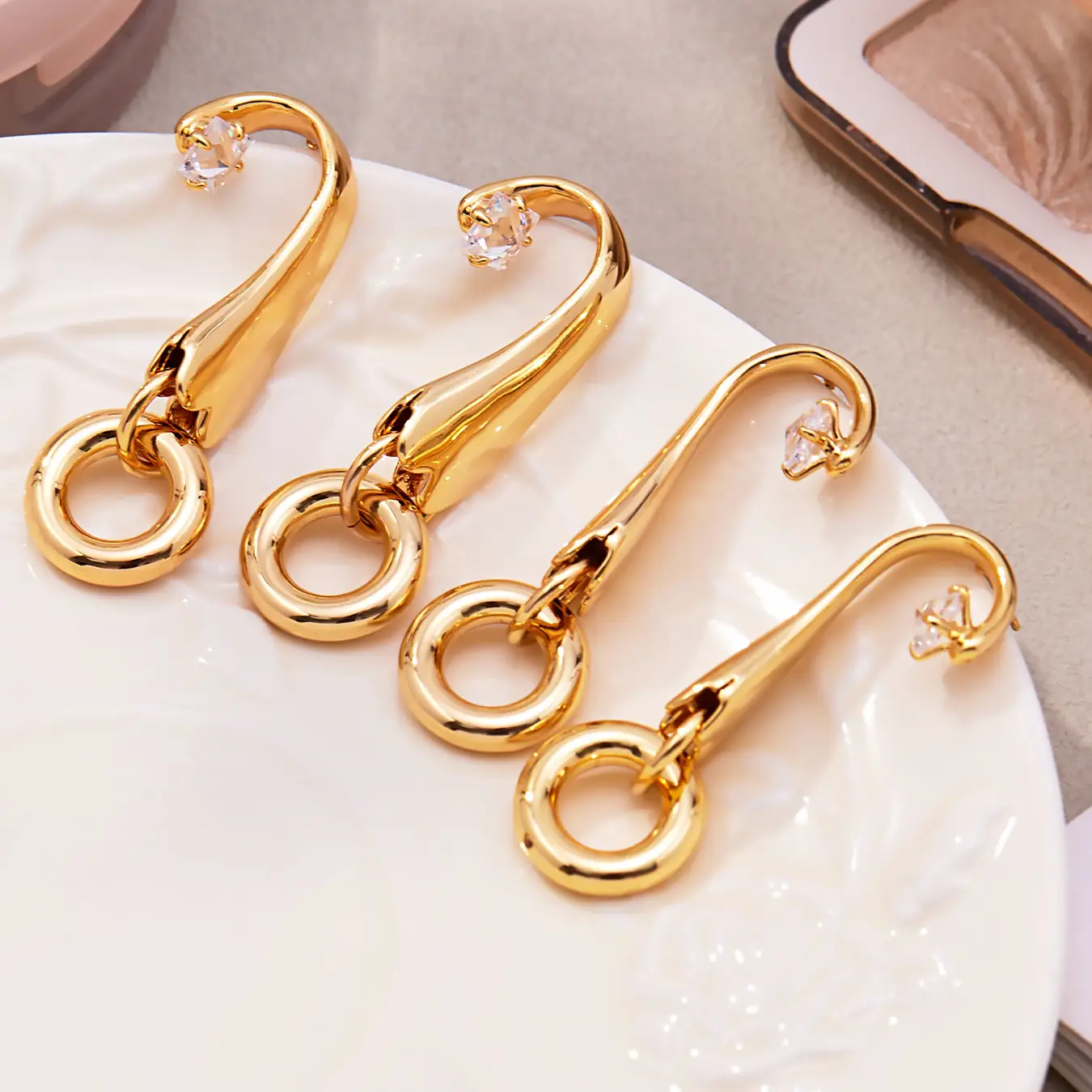 Zircon-inlaid Geometric Circular Pendant Earrings