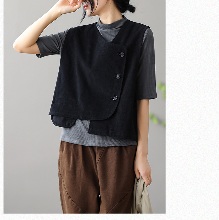 Women's retro vest jacket – straight cut silhouette and fabric detail close-up
