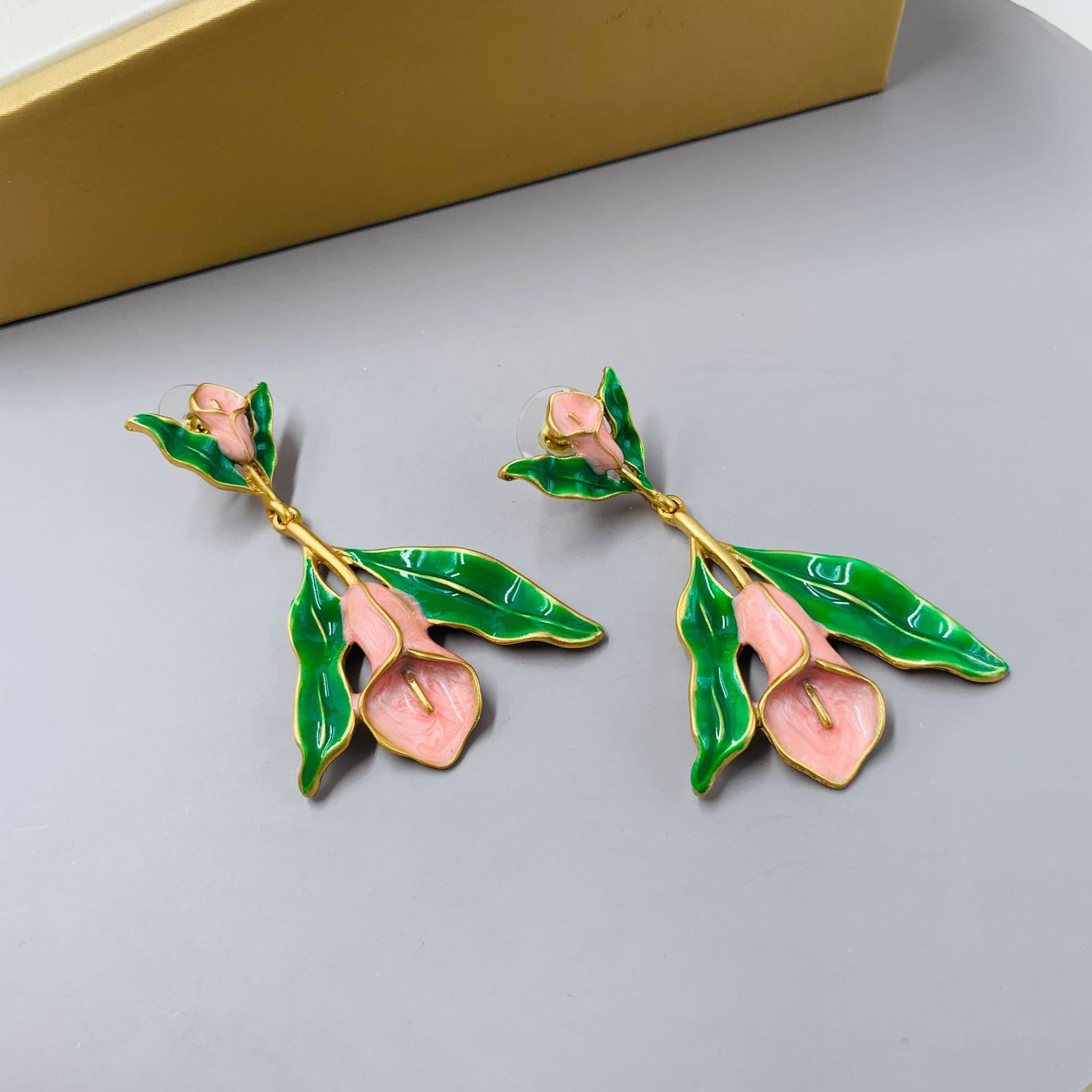 Design Sense European And American Style Flower Earrings Geometric Alloy