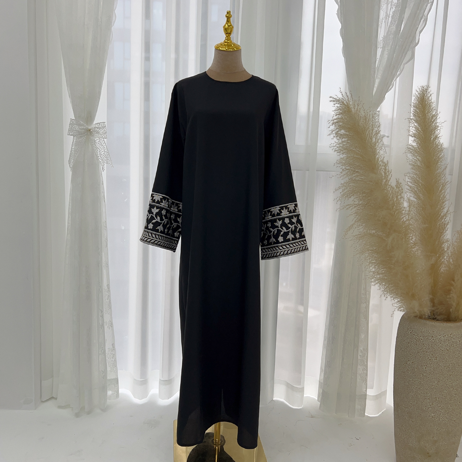 Title 19, Middle East Turkey Dubai Embroidered Elegant Dr...