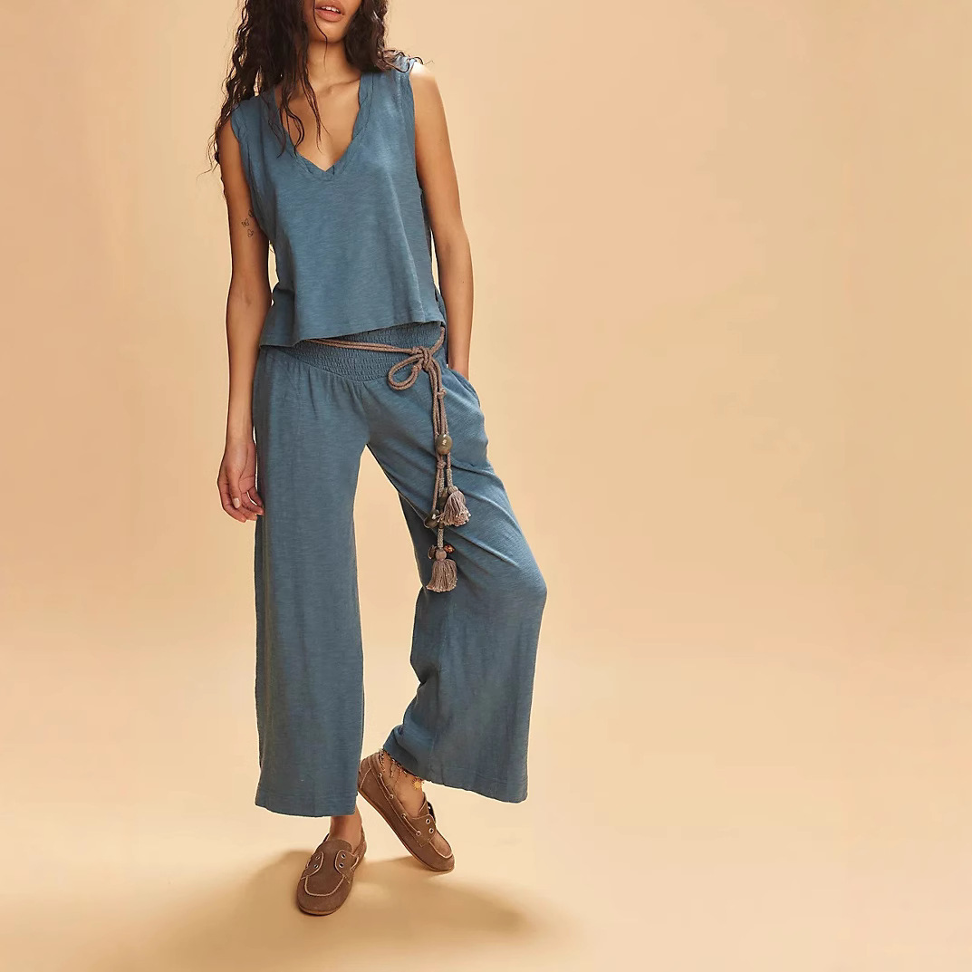 Women's Knitted V-neck Top Elastic Waist Two-piece Suit