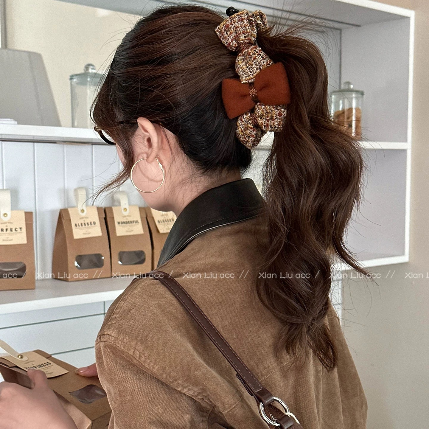 Elegant Sophisticated Bun-style Ponytail Clip For The Back Of The Head