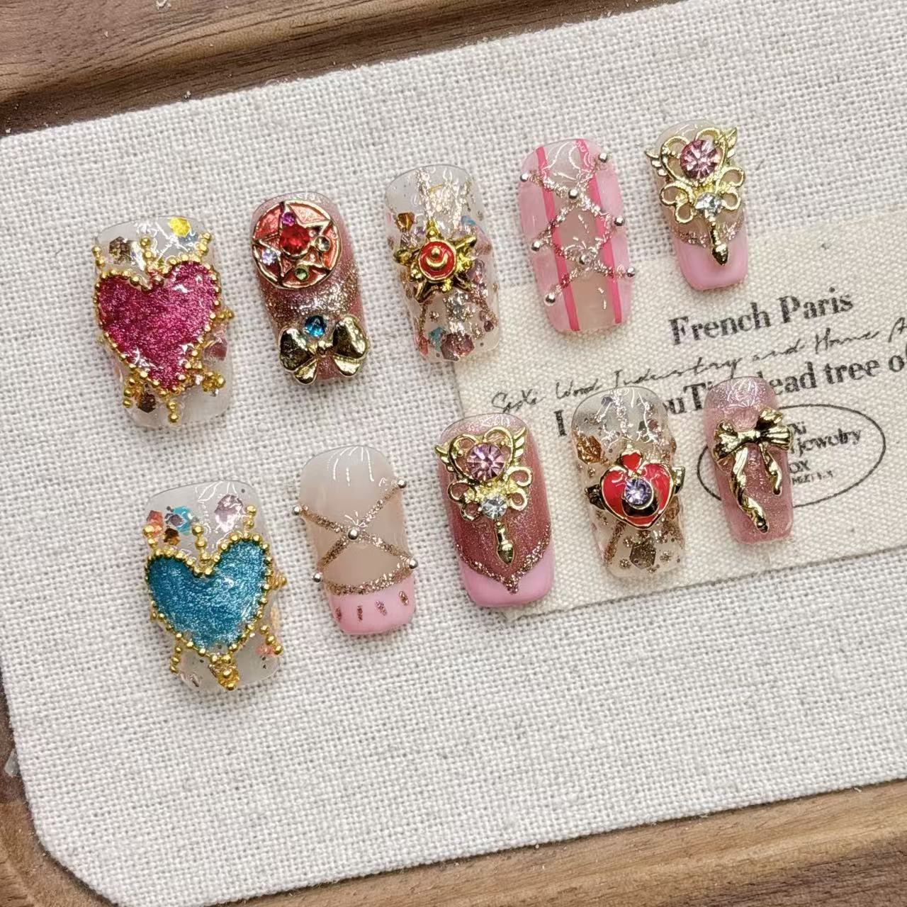 Sailor Moon Colorful Heart Boutique Handmade Nail Art — foto 6