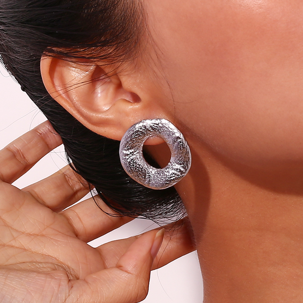 Stainless Steel 18K Gold Plating Retro Fine Beat Pattern Hollow Round Ear Studs