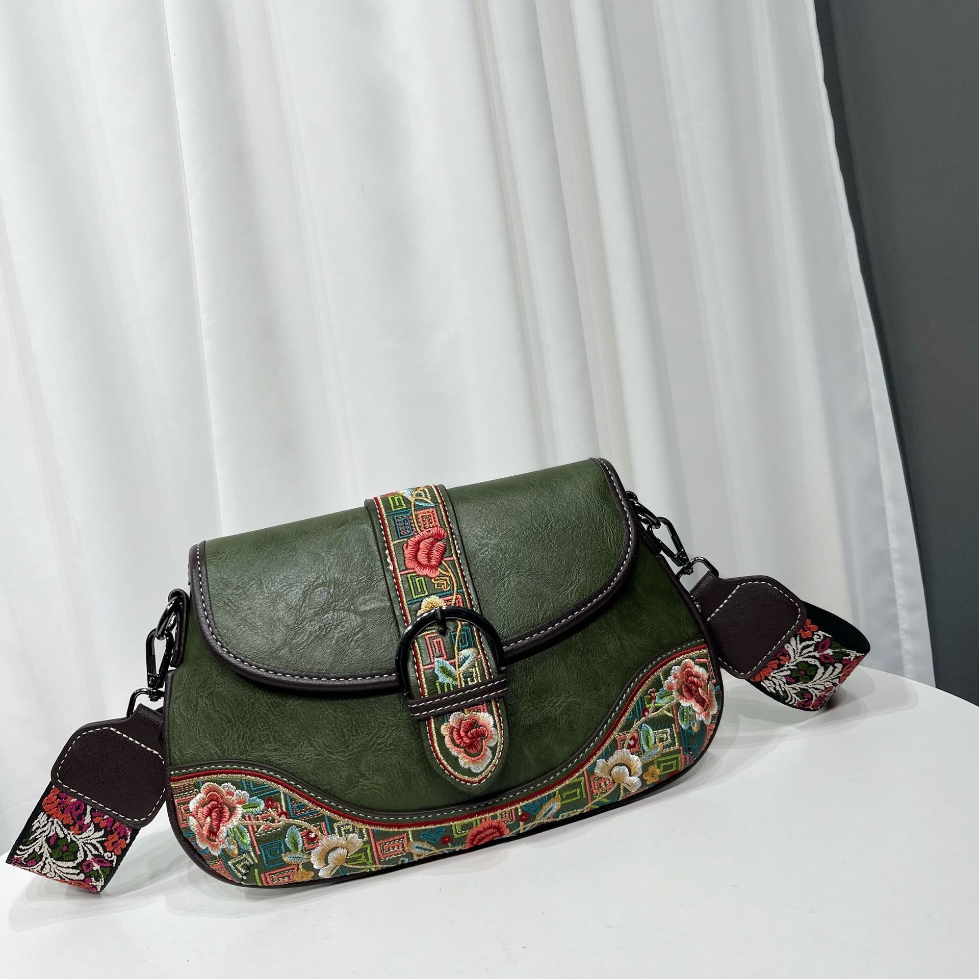 Retro Chinese-style Embroidered Crossbody Bag For Women