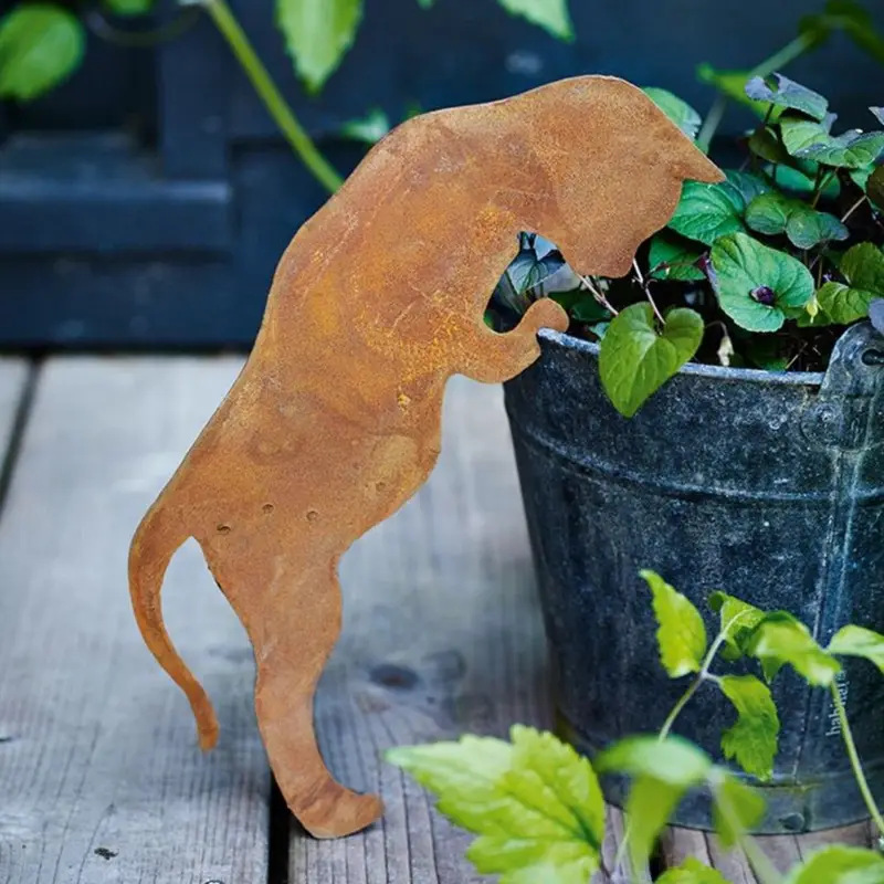Rustic Metal Cat Garden Statue