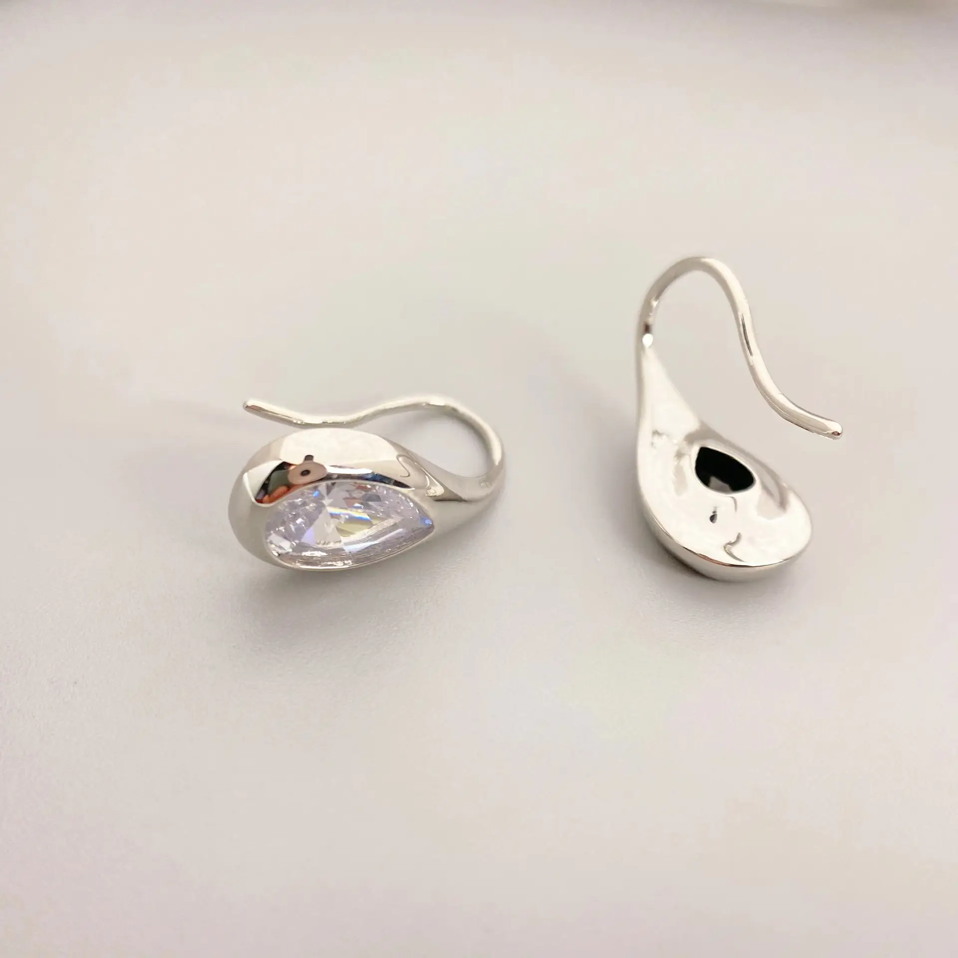 Cool Style Brass Plating White Gold Fashion Rhinestone Earrings
