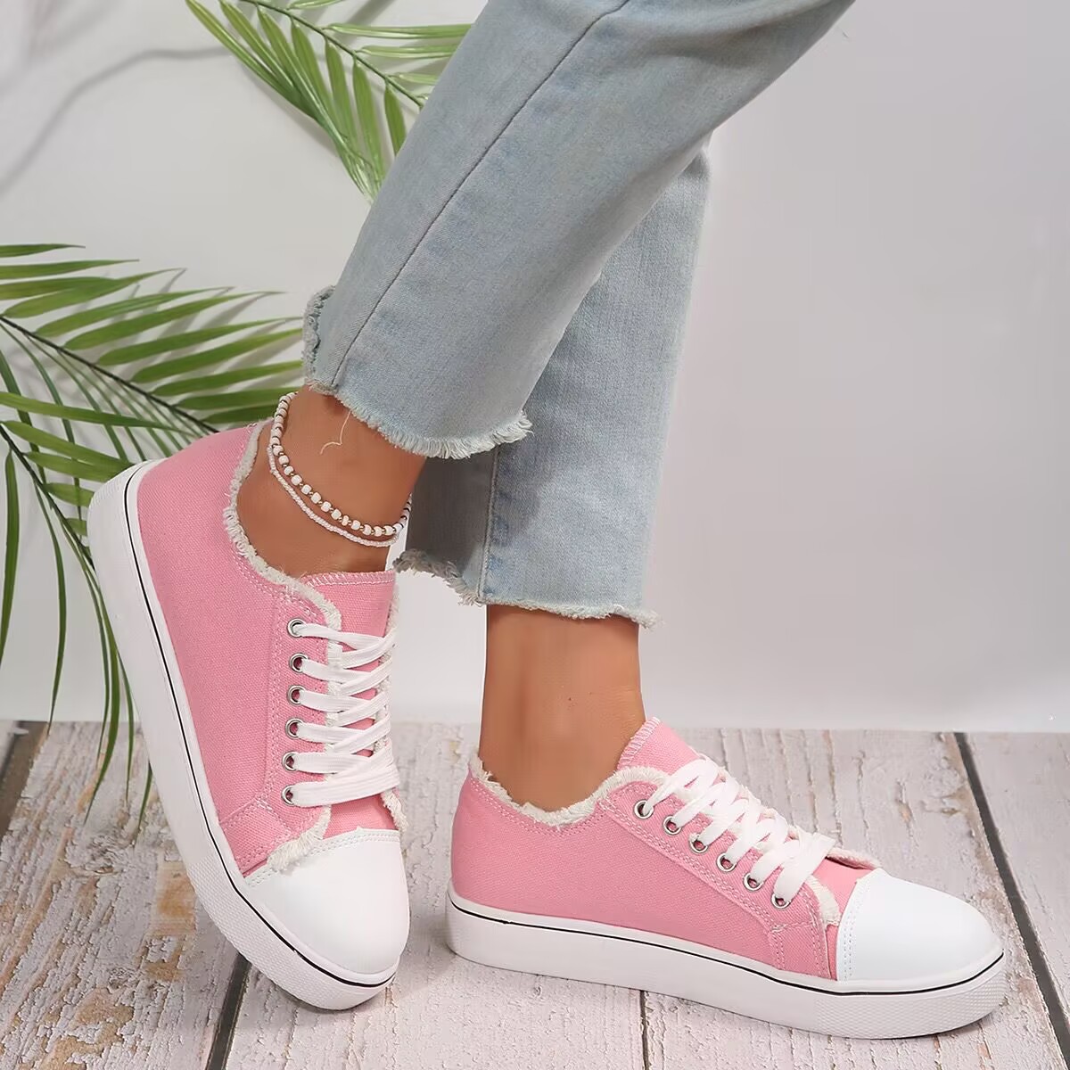 Women's lightweight sneakers fabric lining — Sarah Express