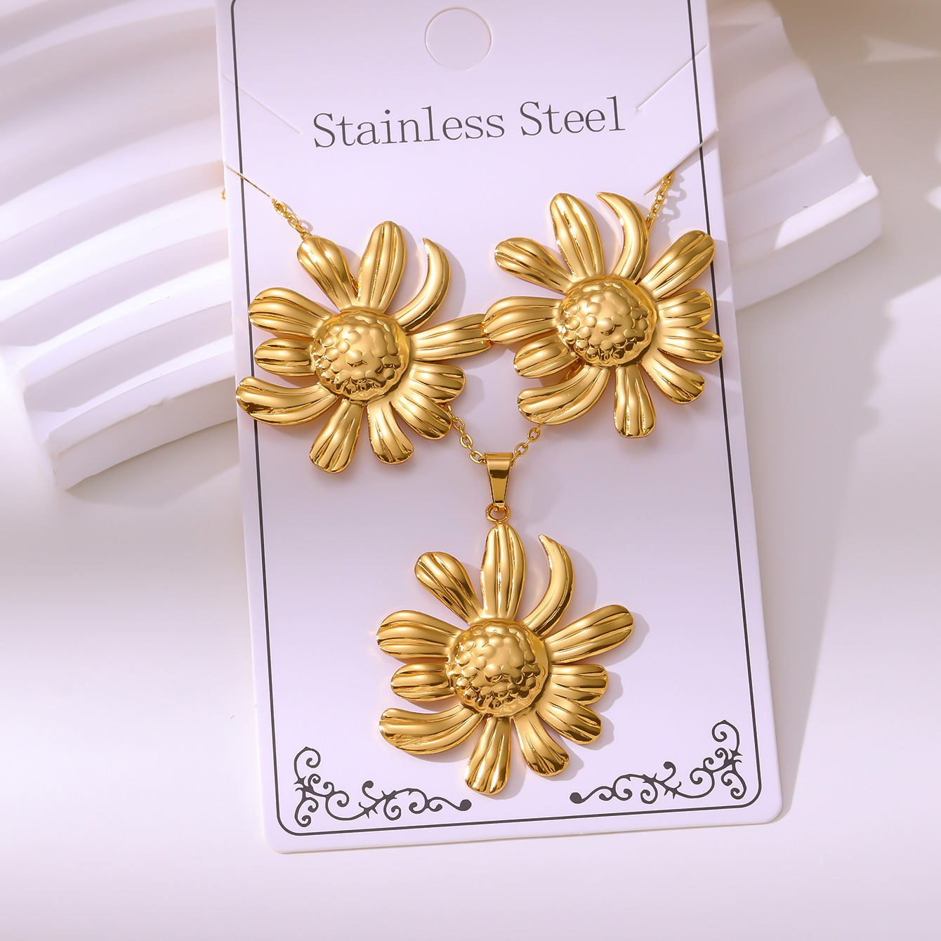 Oil-pressure Set Vintage Palace-style Stud Earrings And Necklace Non-fading Stainless Steel Gold-plated Jewelry