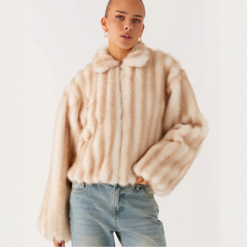 https://cf.cjdropshipping.com/quick/product/ac7a8661-f329-480a-bd44-c39d03c42789.jpg