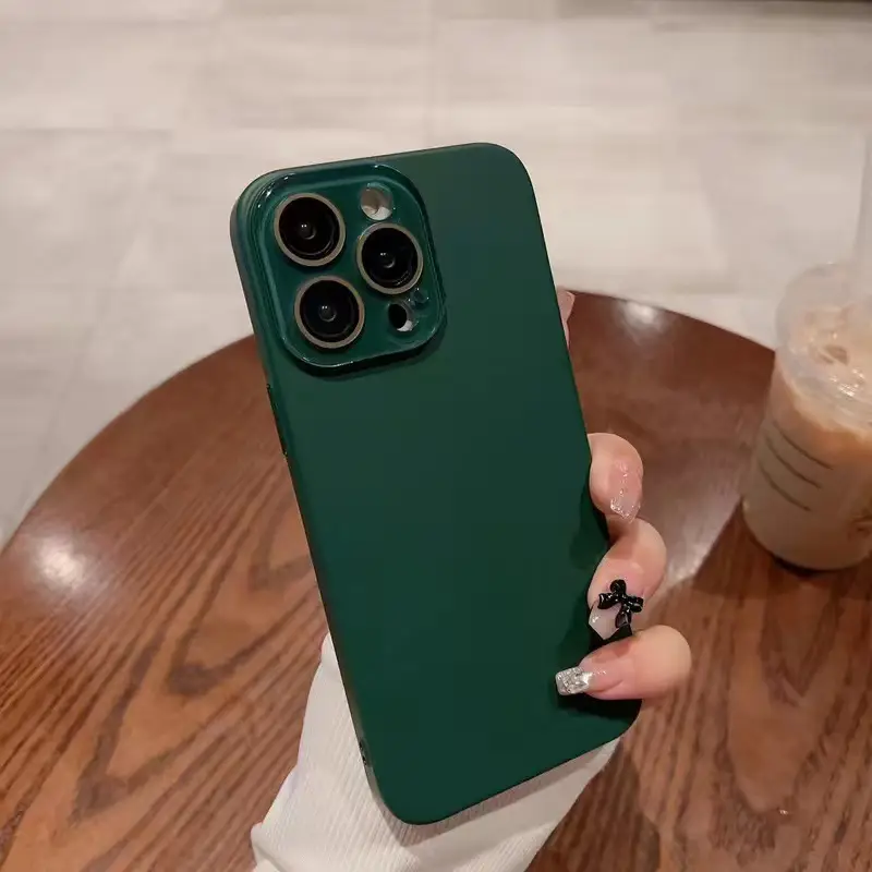 Simple Gradient Avocado With Lens Protector Phone Case