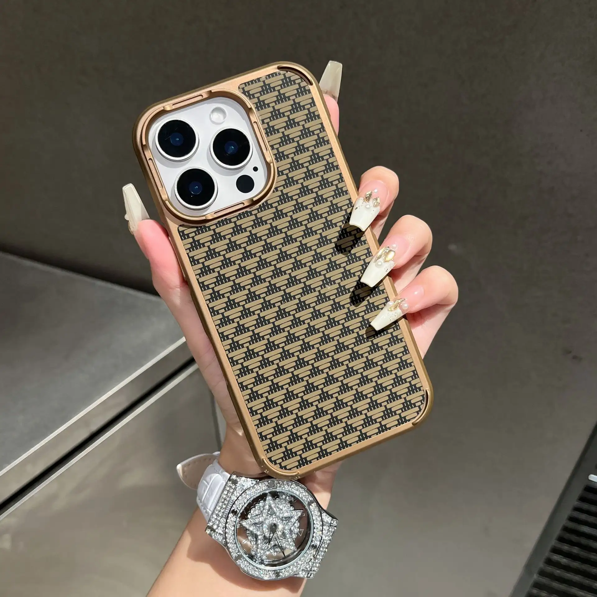 Carbon Fiber Magnetic Suction Shell With A Matte And Anti Drop Feel