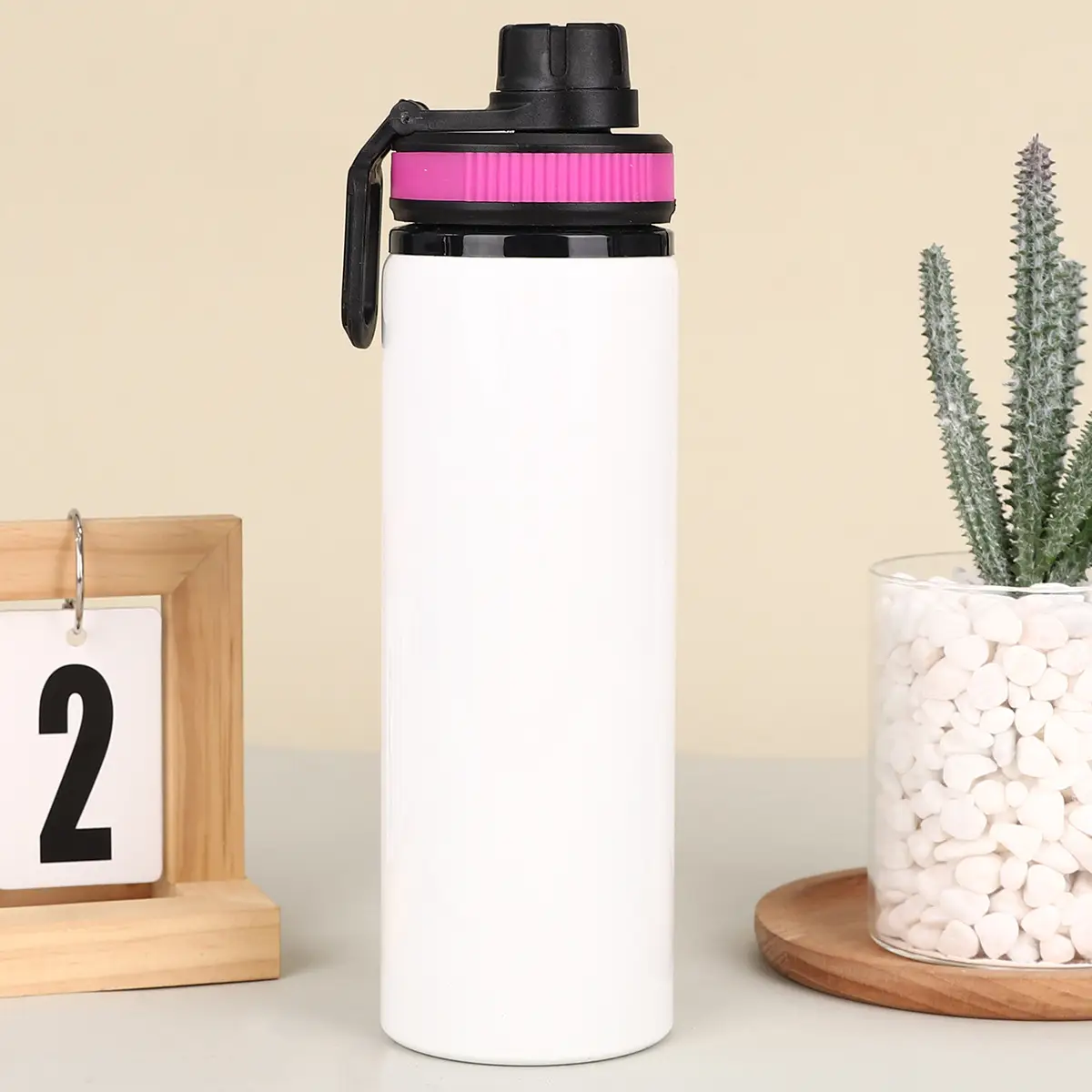 Straight Tube And Hand In Hand Lifting Sports Kettle