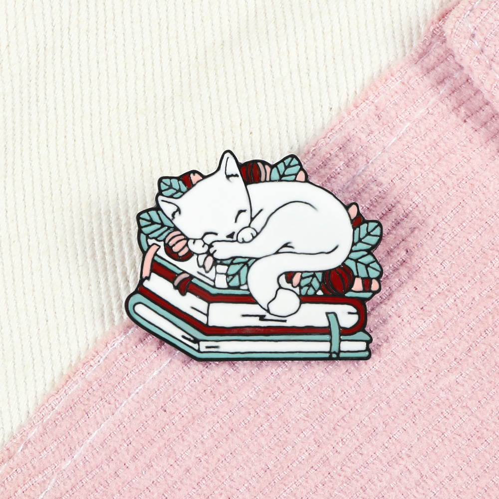 Alloy Sleeping Cat Brooch, picture 3 of 4