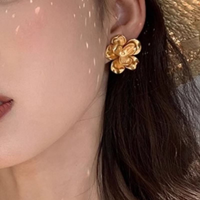 French Retro Double-layer Golden Flower Stud Earrings For Women Light Luxury