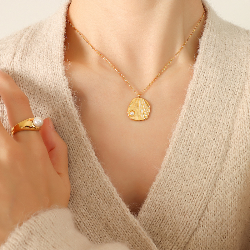 European And American Geometric Women's Concave-convex Pendant Pearl Necklace