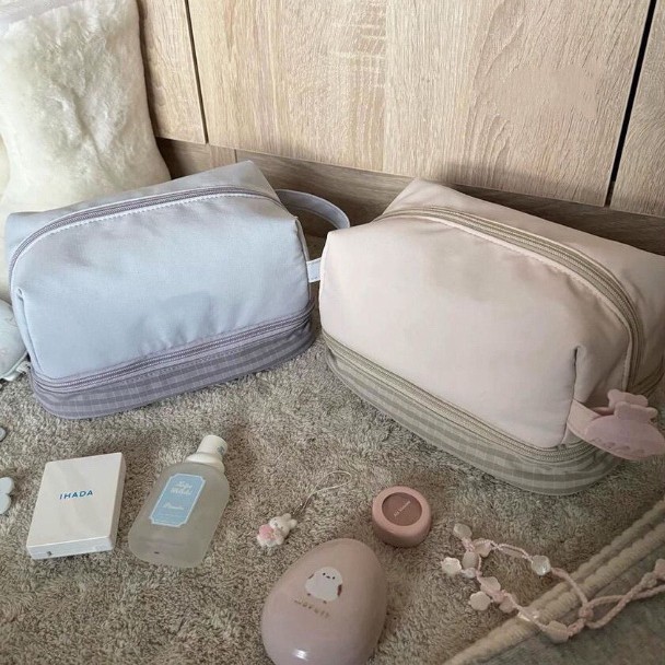 Large Capacity High-end Hand-held Makeup Bag